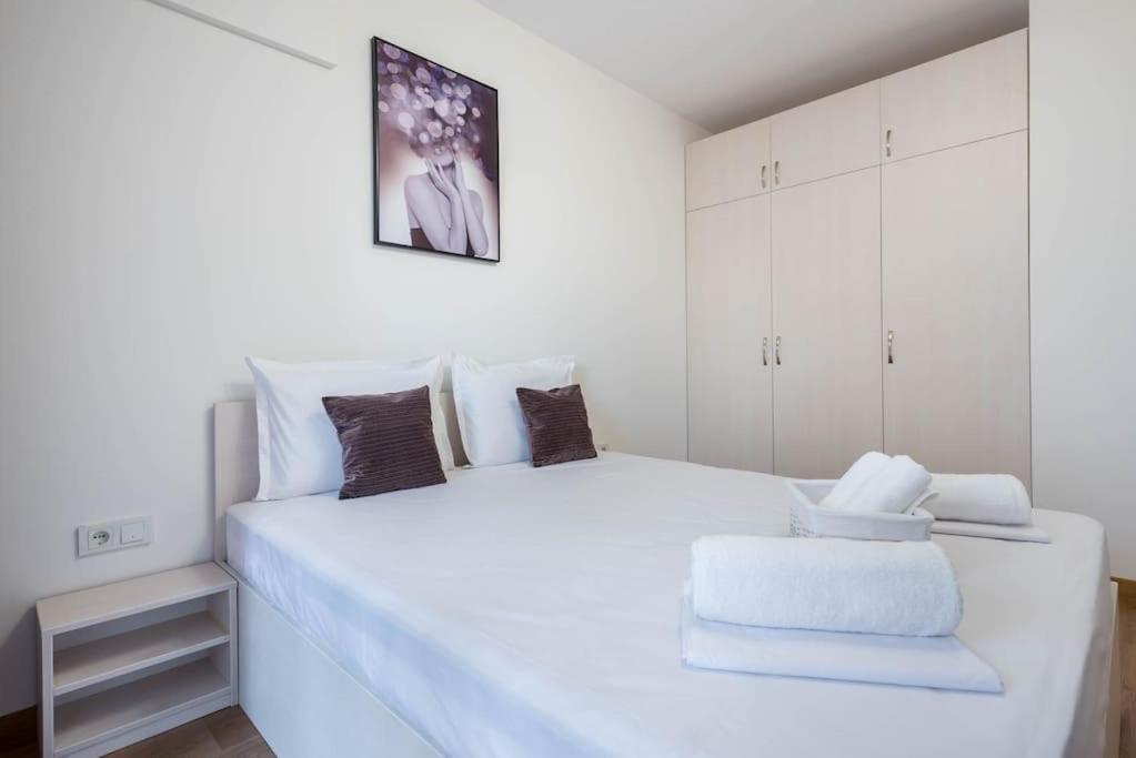 Labyrinth Apartment - Free Parking Space Included Варна Экстерьер фото