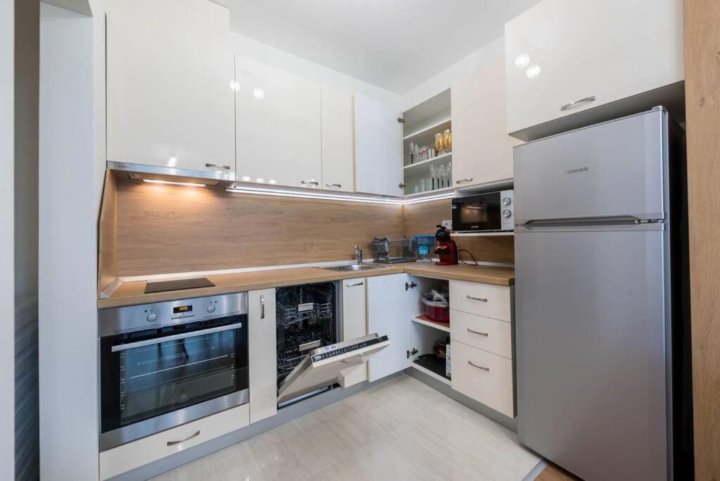 Labyrinth Apartment - Free Parking Space Included Варна Экстерьер фото