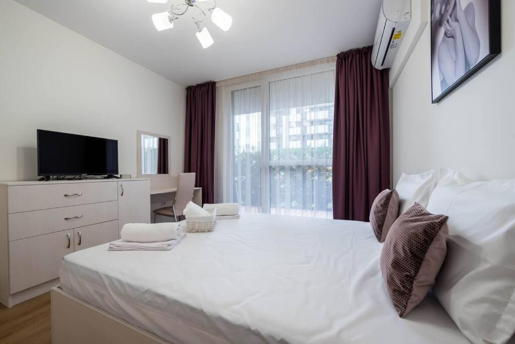 Labyrinth Apartment - Free Parking Space Included Варна Экстерьер фото