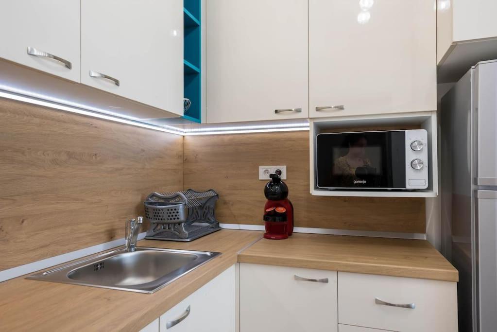 Labyrinth Apartment - Free Parking Space Included Варна Экстерьер фото