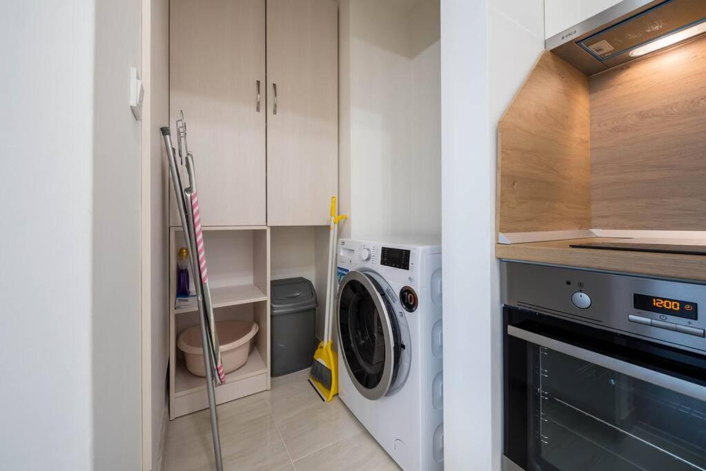 Labyrinth Apartment - Free Parking Space Included Варна Экстерьер фото